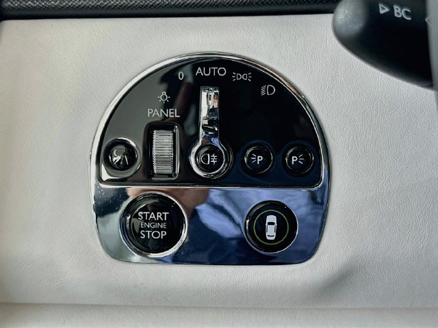 Used 2024 Rolls-Royce Cullinan AWD/4WD image 10