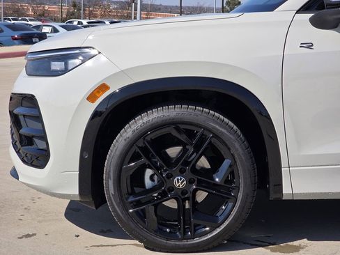 New 2026 Volkswagen Tiguan SE R-Line FWD image 5