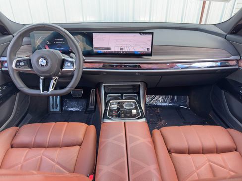Used 2023 BMW 760i xDrive image 15