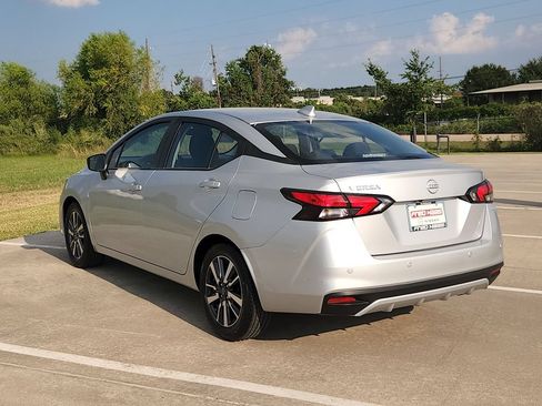 Used 2025 Nissan Versa SV FWD image 7