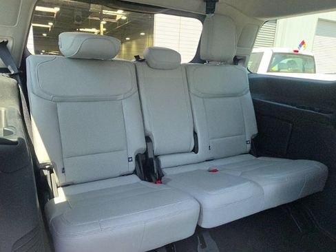 Used 2025 Ford Expedition Platinum w/ Driver's Package AWD/4WD image 11