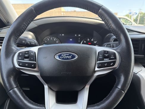 Used 2023 Ford Explorer XLT w/ Equipment Group 202A AWD/4WD image 13