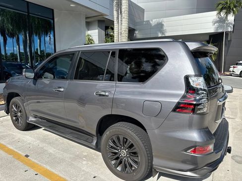 Used 2023 Lexus GX 460 Premium w/ Accessory Package AWD/4WD image 5