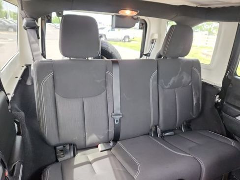 Used 2018 Jeep Wrangler Unlimited Sahara AWD/4WD image 27