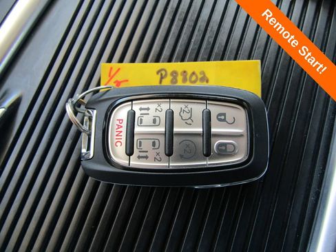 Used 2021 Chrysler Pacifica Touring-L FWD image 21