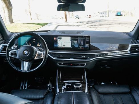Used 2023 BMW X7 xDrive40i w/ M Sport Package image 12