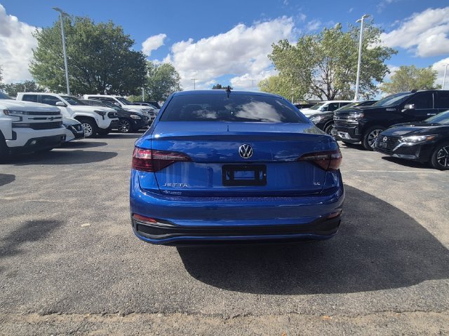 Used 2024 Volkswagen Jetta SE FWD image 4