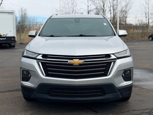 Used 2022 Chevrolet Traverse LT FWD image 2