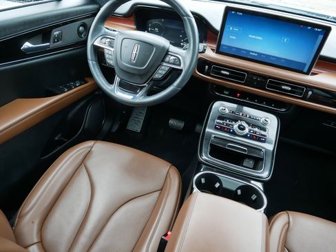 Used 2022 Lincoln Nautilus Reserve w/ Equipment Group 201A AWD/4WD image 9