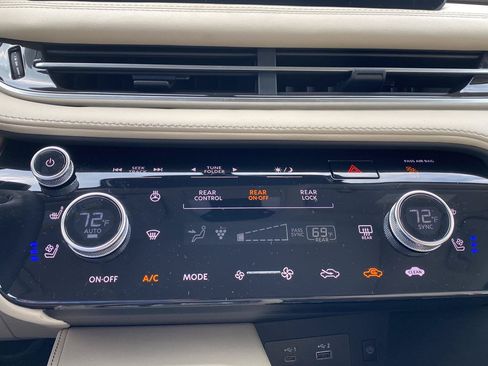 Used 2025 INFINITI QX60 Sensory w/ Vision Package AWD/4WD image 39
