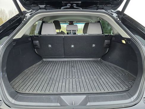 Used 2022 Toyota Venza LE image 17