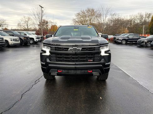 Used 2022 Chevrolet Silverado 1500 LT Trail Boss w/ Convenience Package II image 3