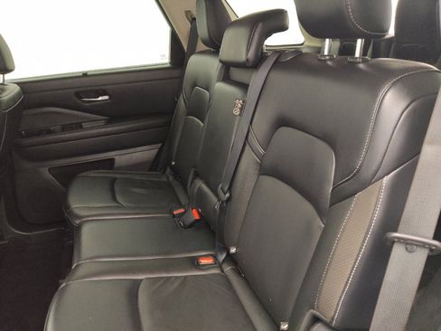 Used 2023 Nissan Pathfinder SL FWD image 18