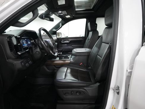 Used 2022 Chevrolet Silverado 1500 High Country w/ High Country Premium Package AWD/4WD image 7