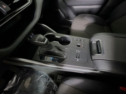 Used 2023 Toyota Highlander LE image 25