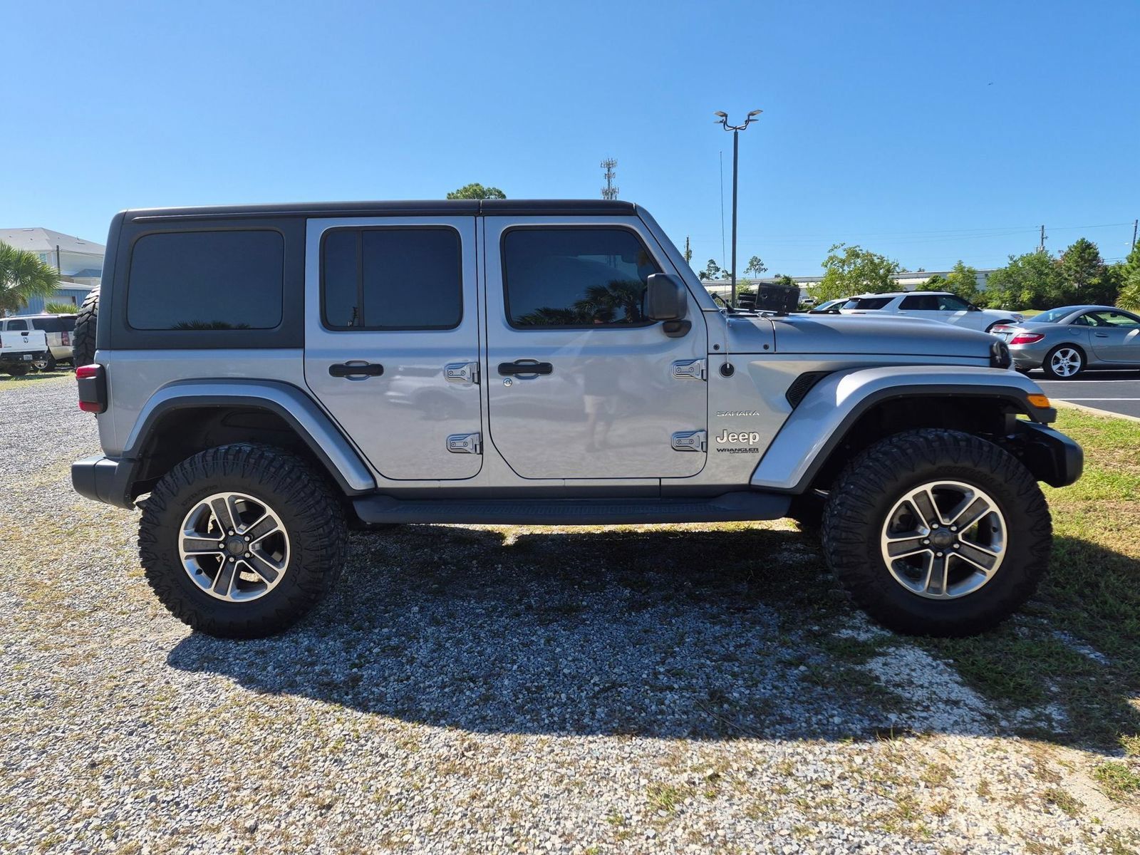 Used 2018 Jeep Wrangler Unlimited Sahara w/ LED Lighting Group AWD/4WD image 6