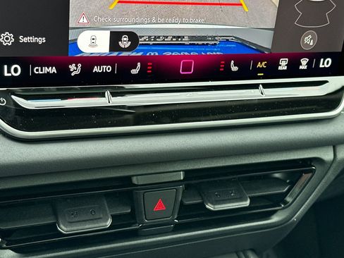 New 2026 Volkswagen Tiguan SE image 19