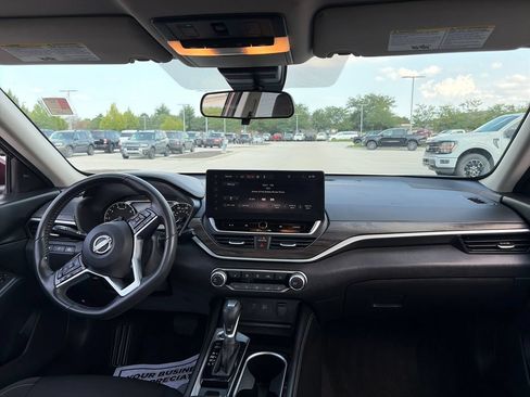 Used 2024 Nissan Altima 2.5 SV w/ SV Premium Package FWD image 33