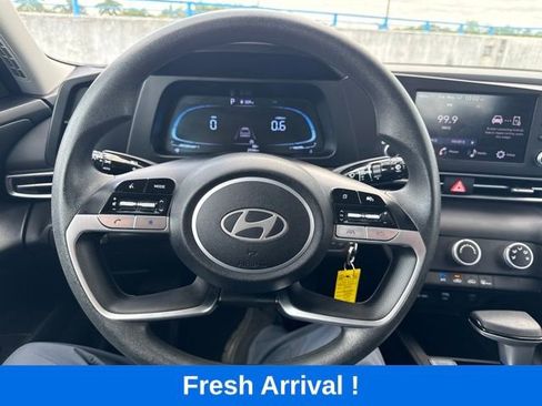 Used 2024 Hyundai Elantra SE FWD image 5
