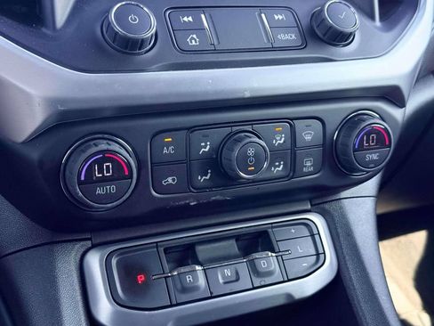 Used 2022 GMC Acadia SLE w/ Driver Convenience Package FWD image 23