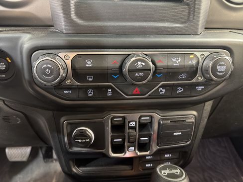 Used 2020 Jeep Wrangler Unlimited Sport S AWD/4WD image 16