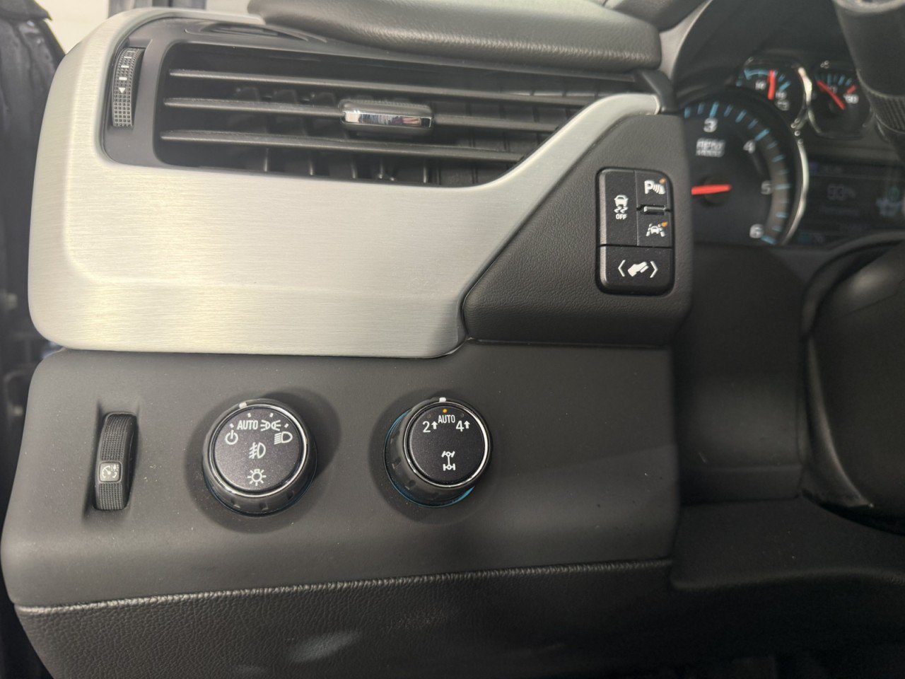 Used 2020 GMC Yukon XL SLT AWD/4WD image 24