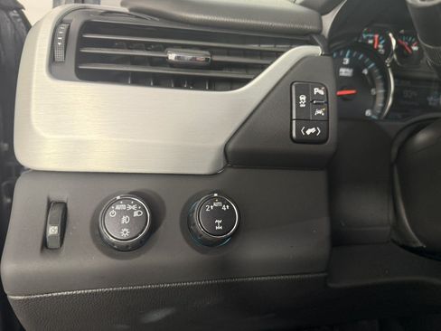 Used 2020 GMC Yukon XL SLT AWD/4WD image 24