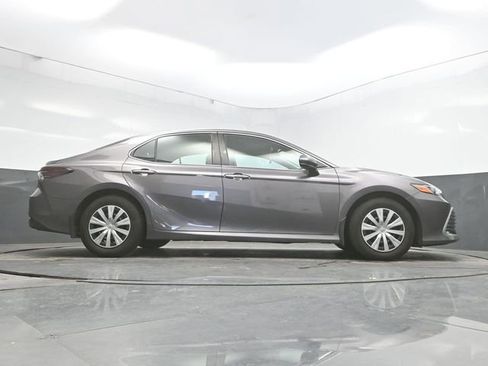 Used 2021 Toyota Camry LE image 37