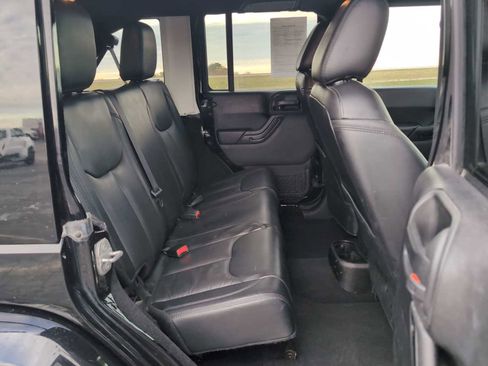 Used 2017 Jeep Wrangler Unlimited Sahara image 23