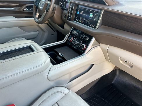 Used 2021 GMC Yukon XL Denali w/ Denali Premium Package AWD/4WD image 20