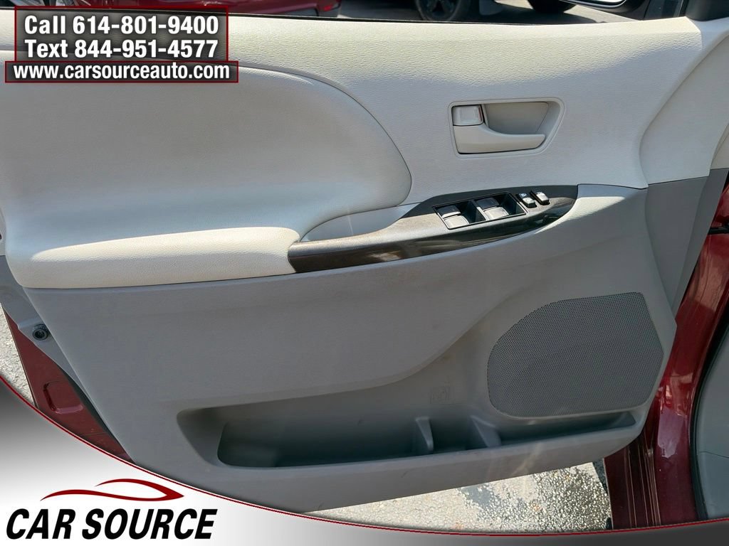 Used 2012 Toyota Sienna LE w/ Towing Pkg FWD image 16