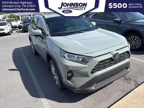 Used 2021 Toyota RAV4 XLE Premium AWD/4WD image 8