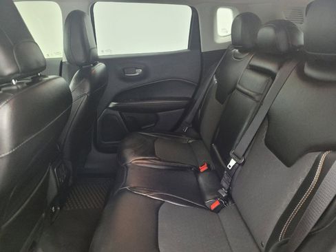 Used 2018 Jeep Compass Latitude w/ Cold Weather Group AWD/4WD image 18
