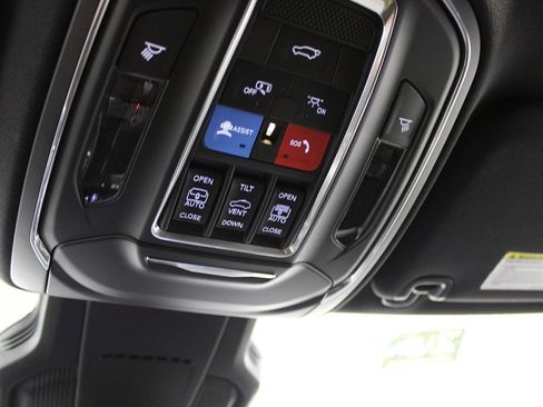Used 2025 Jeep Wagoneer S Limited AWD/4WD image 32