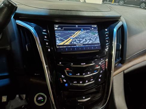 Used 2017 Cadillac Escalade ESV Premium Luxury RWD image 34