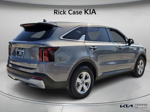 Certified 2025 Kia Sorento LX image 7
