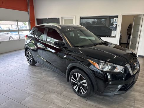 Used 2020 Nissan Kicks SV FWD image 4
