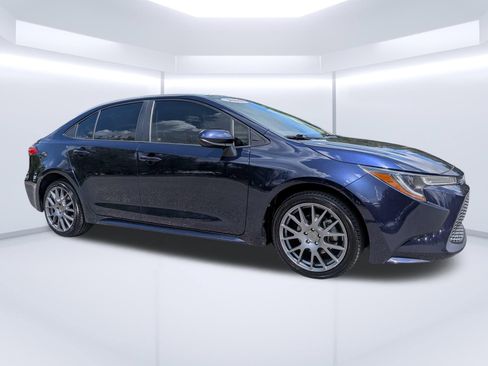 Used 2020 Toyota Corolla LE FWD image 1