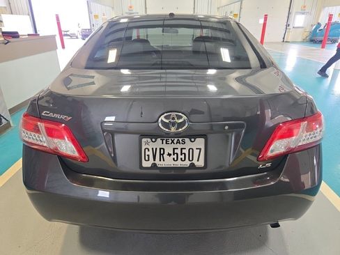Used 2011 Toyota Camry LE w/ LE Extra-Value Pkg image 5