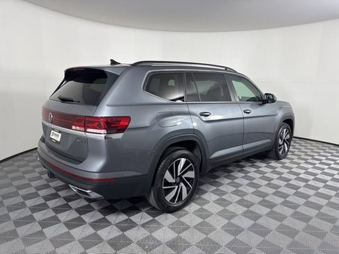 Used 2025 Volkswagen Atlas SE image 3