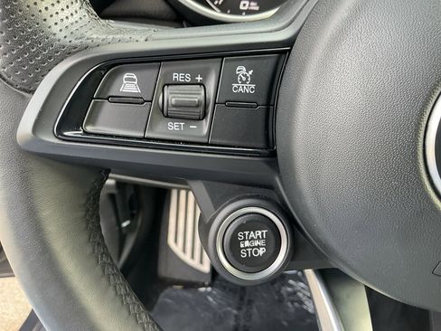 Used 2022 Alfa Romeo Giulia Ti image 17