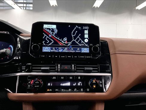 Used 2025 Nissan Pathfinder Platinum AWD/4WD image 31