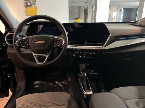 Used 2025 Chevrolet Trax LT w/ LT Convenience Package image 33