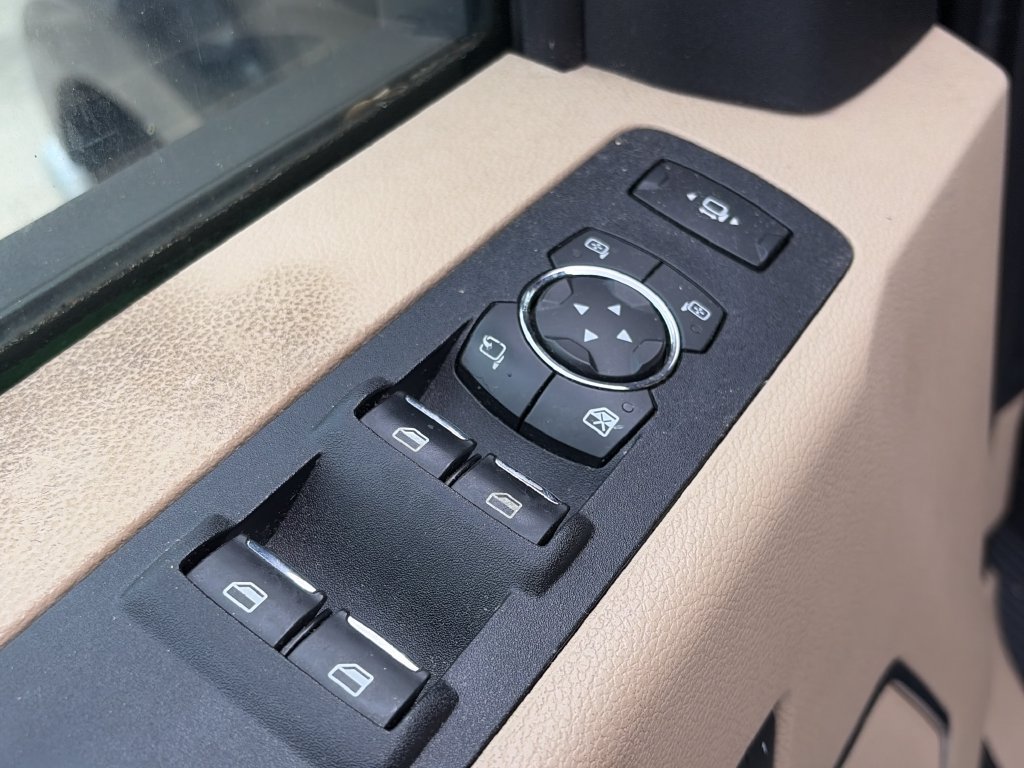 Used 2018 Ford F250 Lariat w/ Lariat Value Package AWD/4WD image 16
