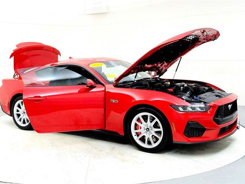 Used 2024 Ford Mustang GT Premium image 12