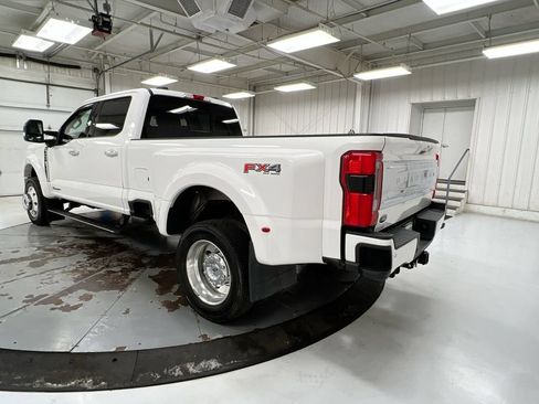 Used 2023 Ford F450 Platinum w/ FX4 Off-Road Package AWD/4WD image 4