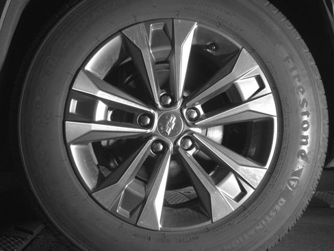 Used 2025 Chevrolet Equinox LT FWD image 14
