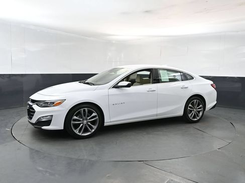 Used 2024 Chevrolet Malibu LT FWD image 2