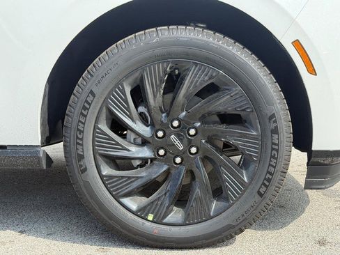 New 2026 Lincoln Navigator Reserve AWD/4WD image 4