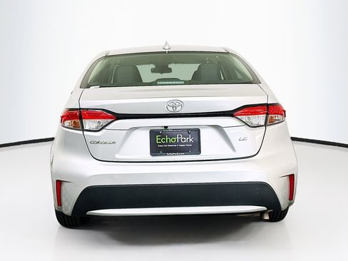 Used 2021 Toyota Corolla LE image 7